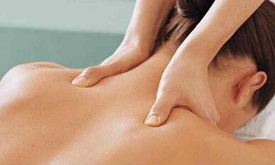 Massage van de cervicale wervelkolom met osteochondrose