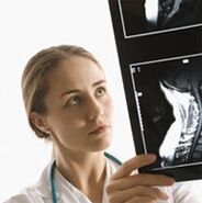De diagnose van osteochondrose wordt gespecificeerd met behulp van een X -Ray -onderzoek