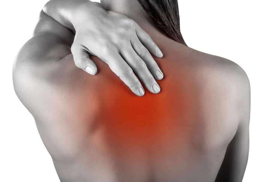 pijn tussen de schouderbladen met thoracale osteochondrose